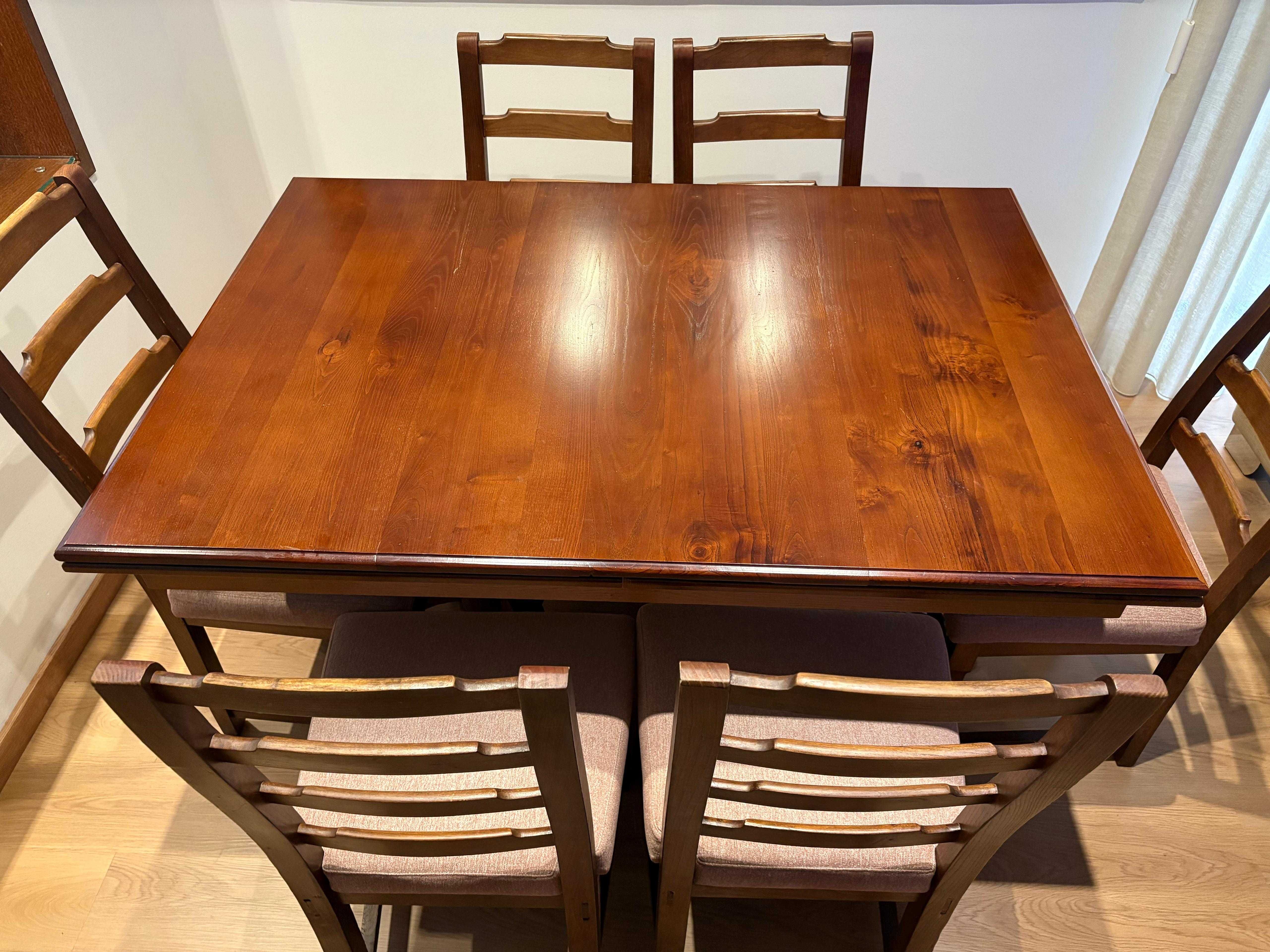 Mesa sala de jantar e cadeiras