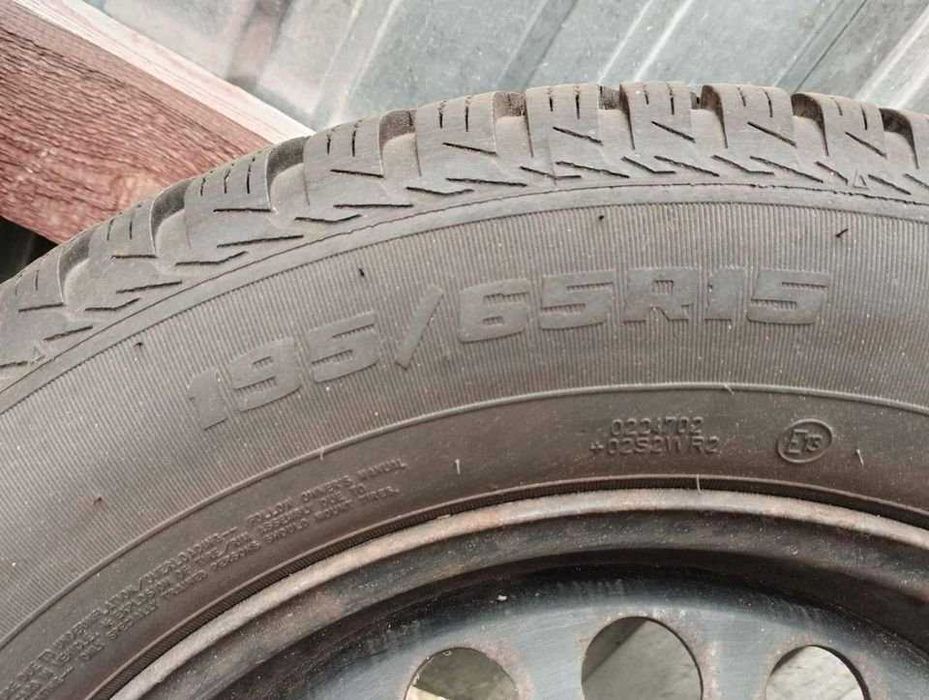 4 Koła Zimowe 195/65R15 + 1 Opona + 4 kołpaki gratis