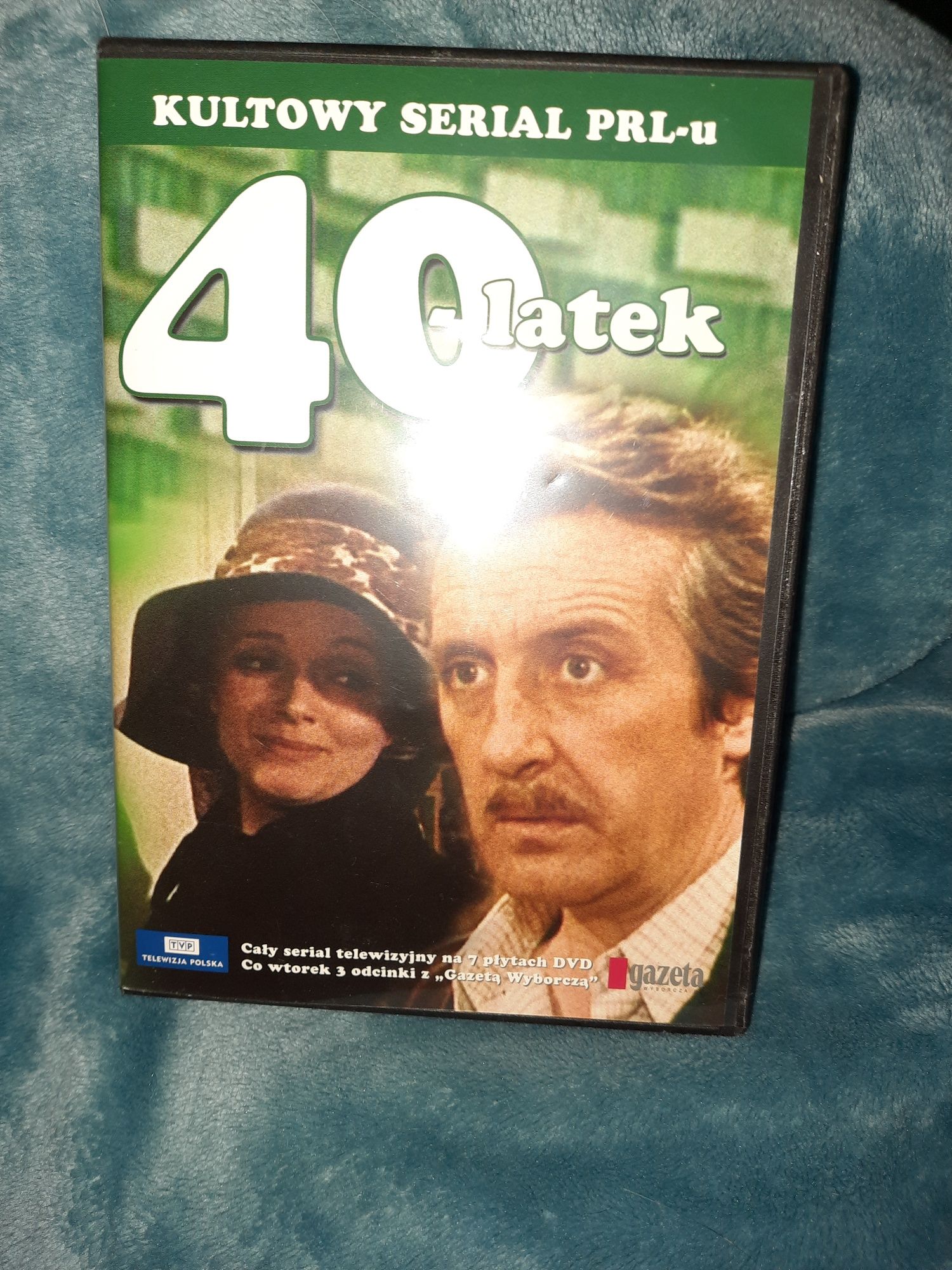 Kultowy serial 40 latek na 7 × DVD, Wyprzedaz