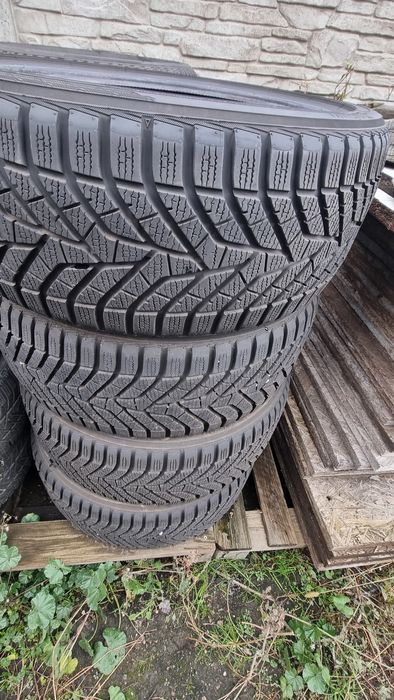 Opony zimowe 225/40R19 YOKOHAMA