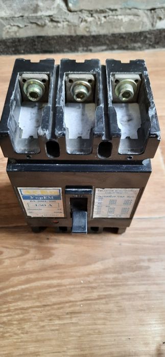 Автоматический выключатель трех полосный на 150А