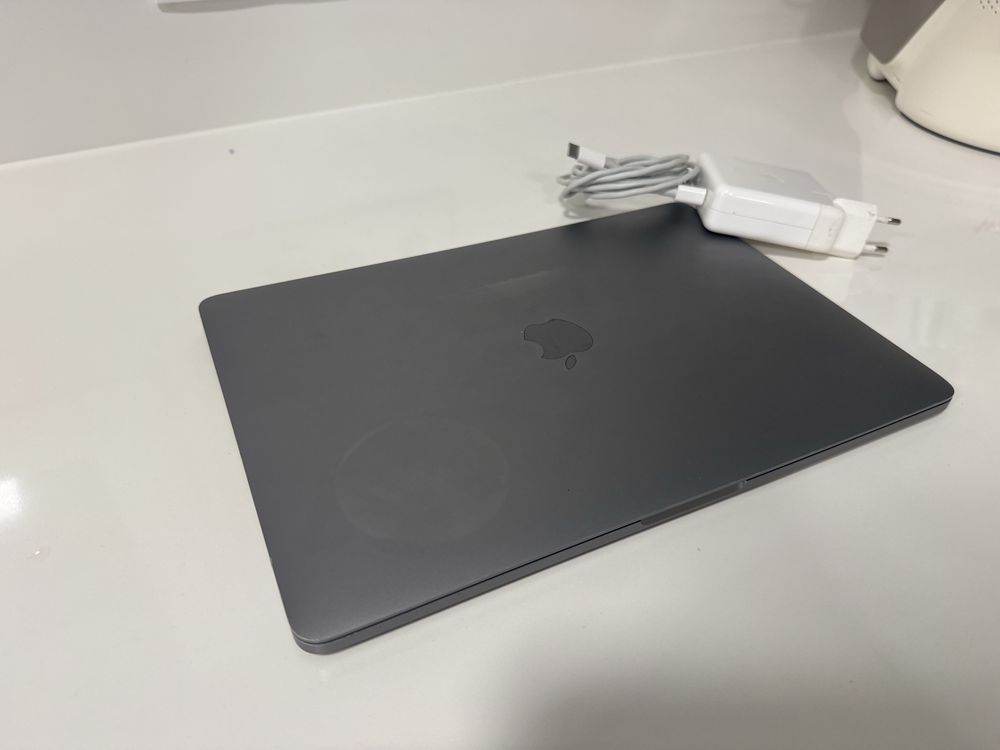 MacBook Pro (13-inch, 2016,Two Thunderbolt 3 ports)