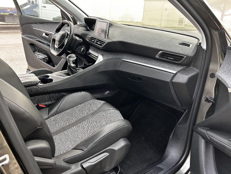 Peugeot 5008 Allure 1.5 impecável