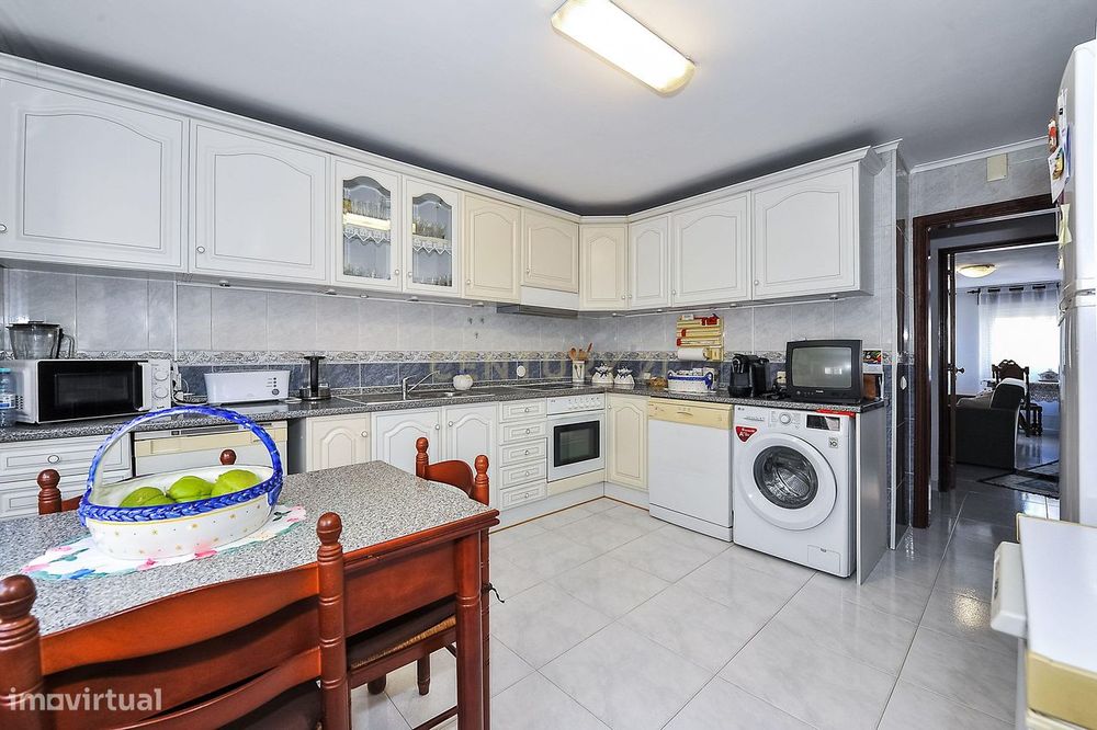 Apartamento T2 - Tires Com Terraço