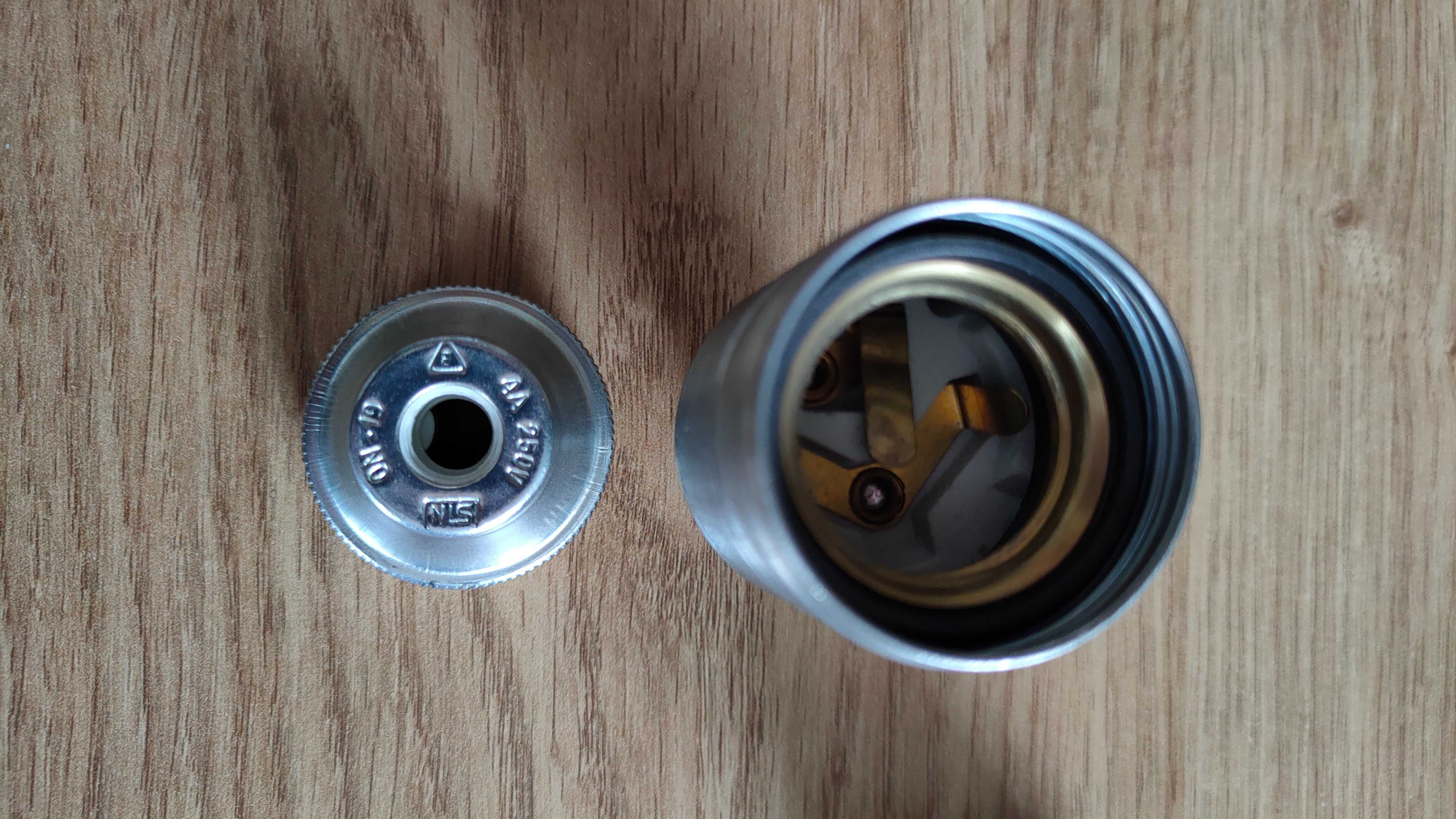 2x Metalowy uchwyt oprawka żarówki cokół E27 abażur lampa PRL Wys 1zł
