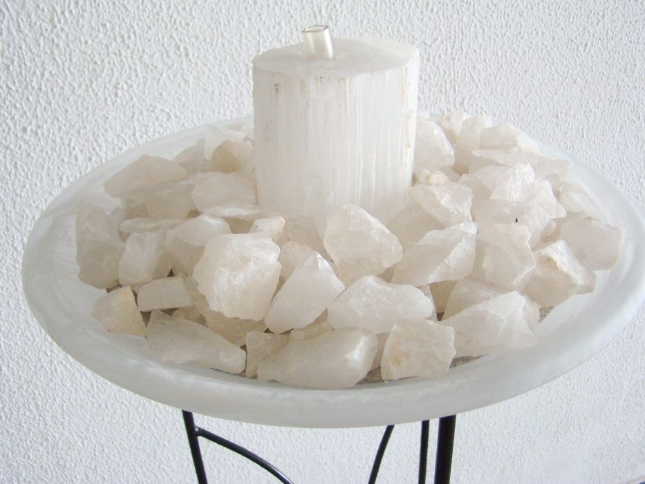 Fonte com pedras cristal e com luz