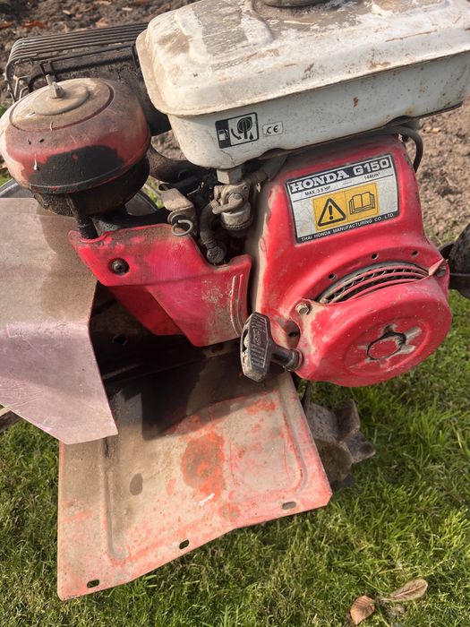 Motoenxada com rodas de ferro - Motor Honda