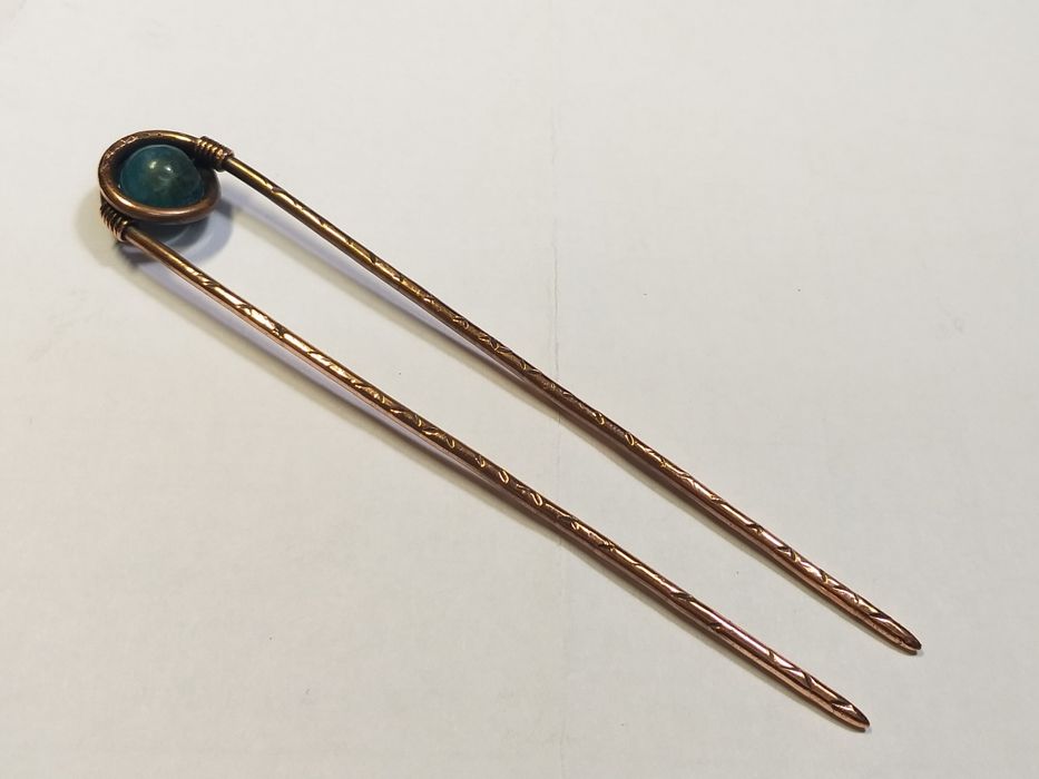 Заколка для волосся для зачісок. 
Ручна робота, мідь, натуральний камі