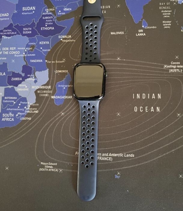 Apple Watch Series 7 Nike