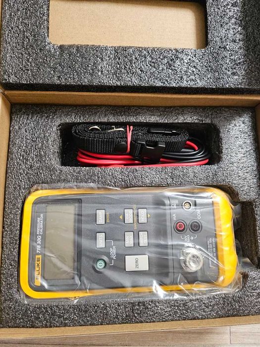 Kalibrator cisnienia z pompa FLUKE 718-30G