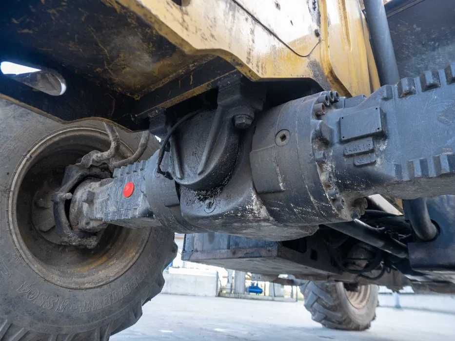 Telescopic handler CAT TH337 телескопічний навантажувач