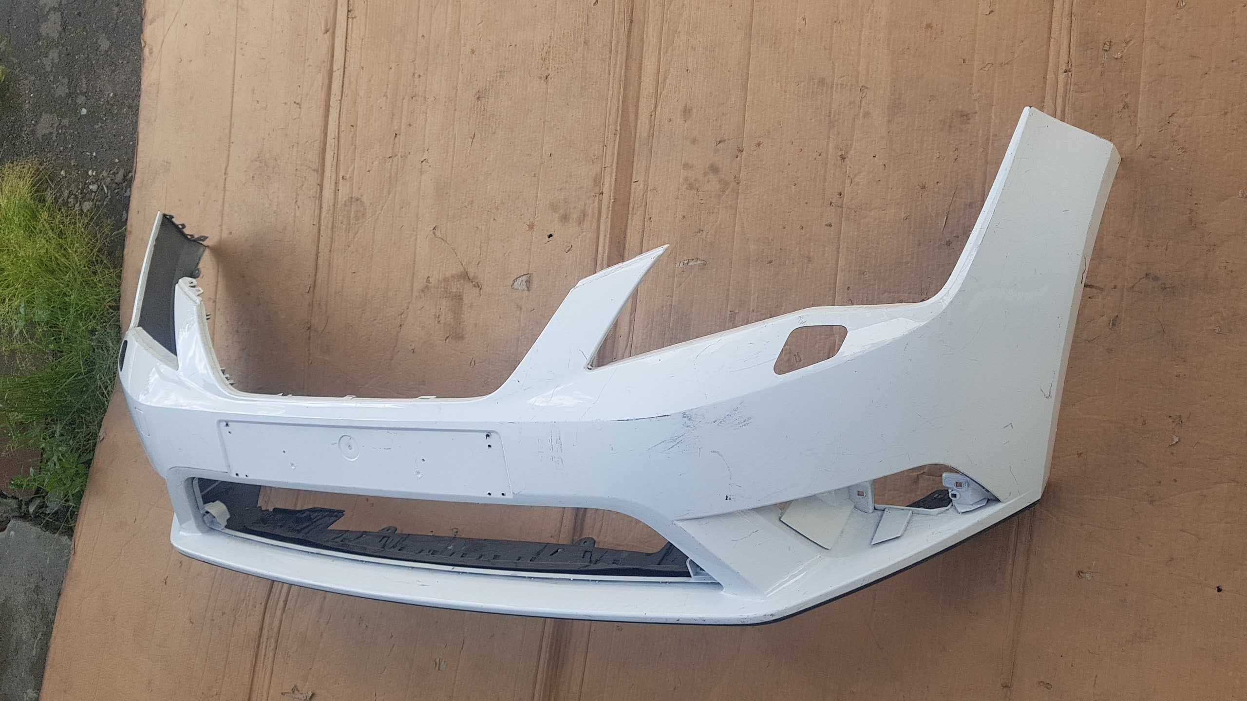 Бампер передній Seat Toledo 4 MK4 бампер передний Toledo 5P0807221