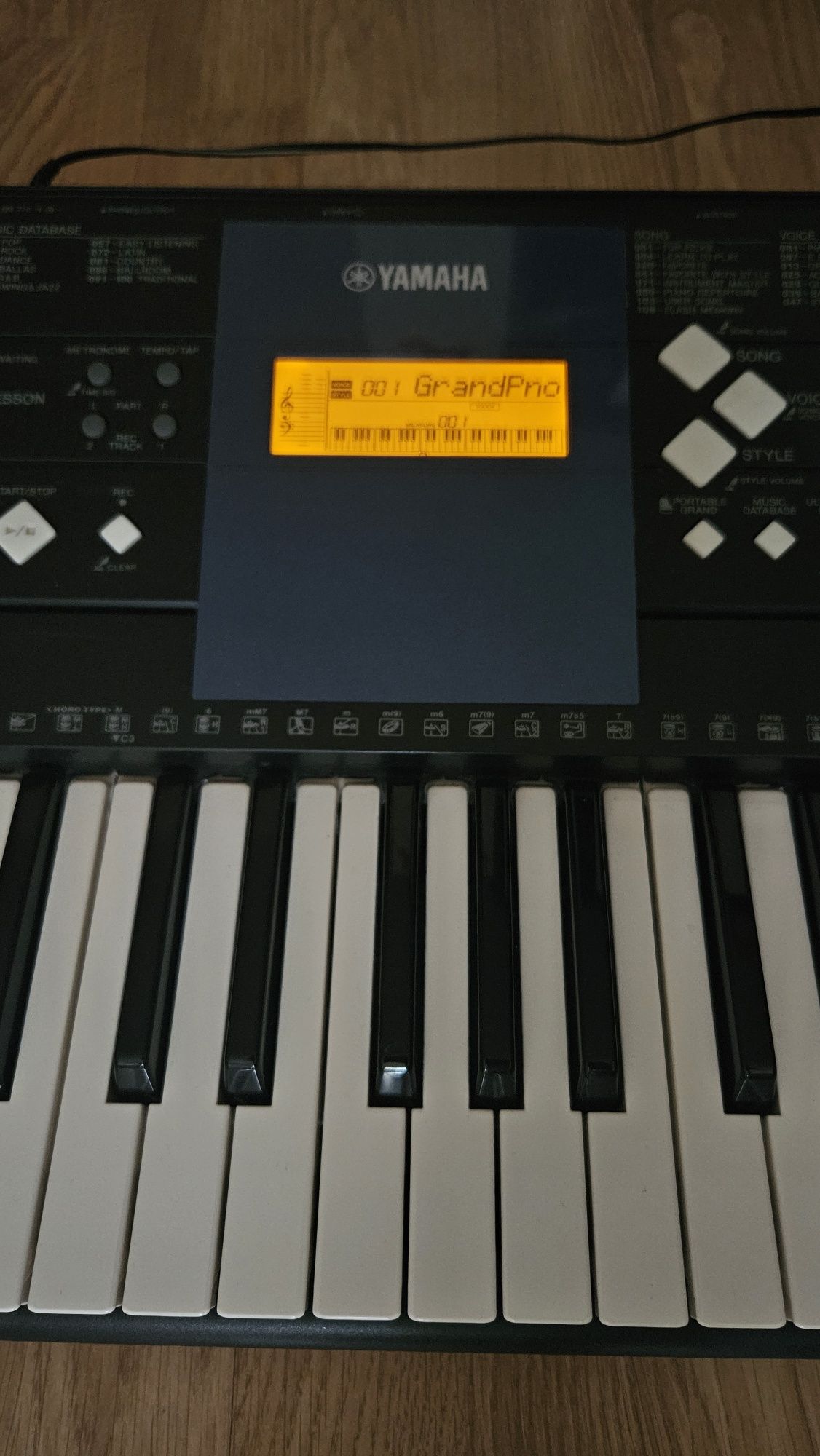 Yamaha PSR E 333 keyboard+ statyw I podstawka do nut