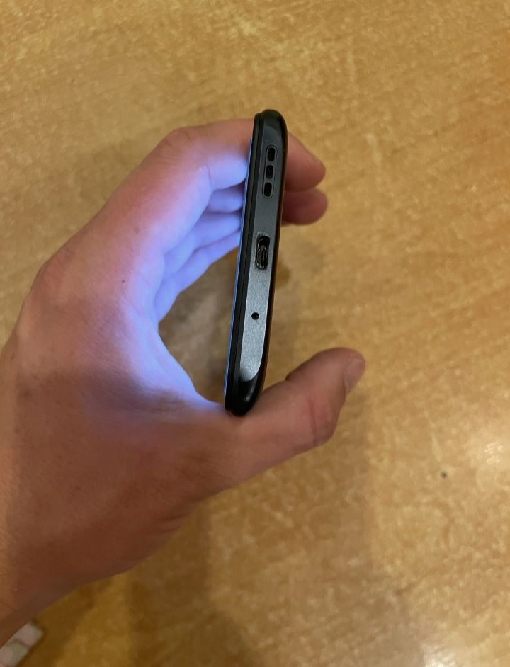 Продам телефон по місту Васильків,1800грн REDMI 9C NFC