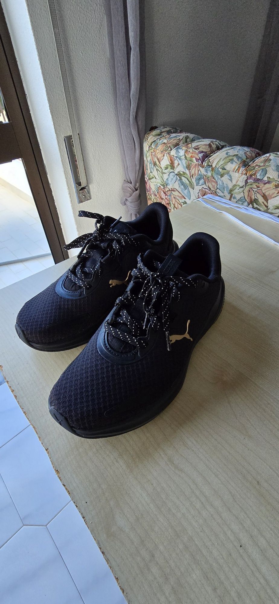 Ténis Puma Mulher em preto