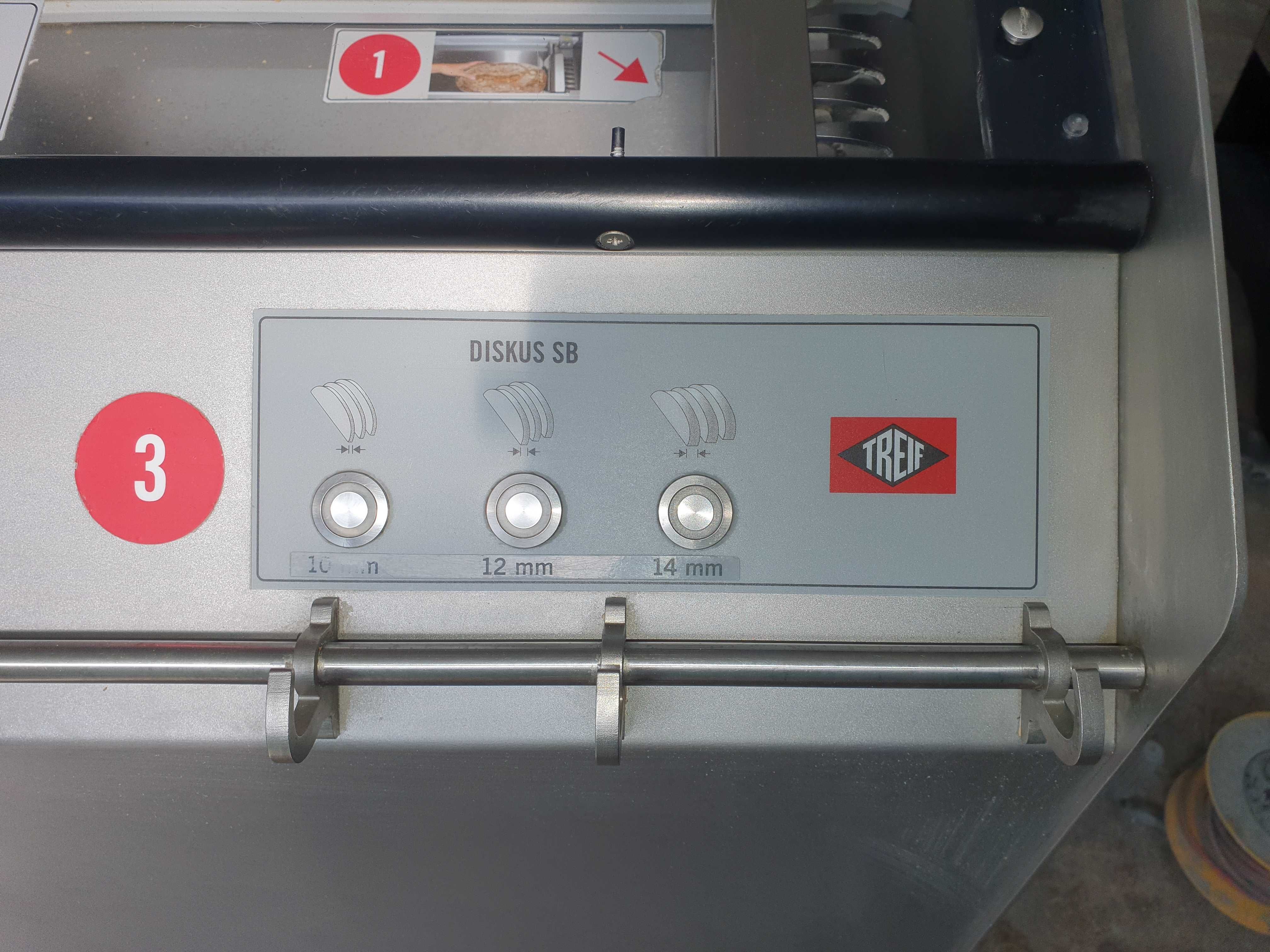 Automatyczna krajalnica do chleba z okrągłym nożem marki TREIF
