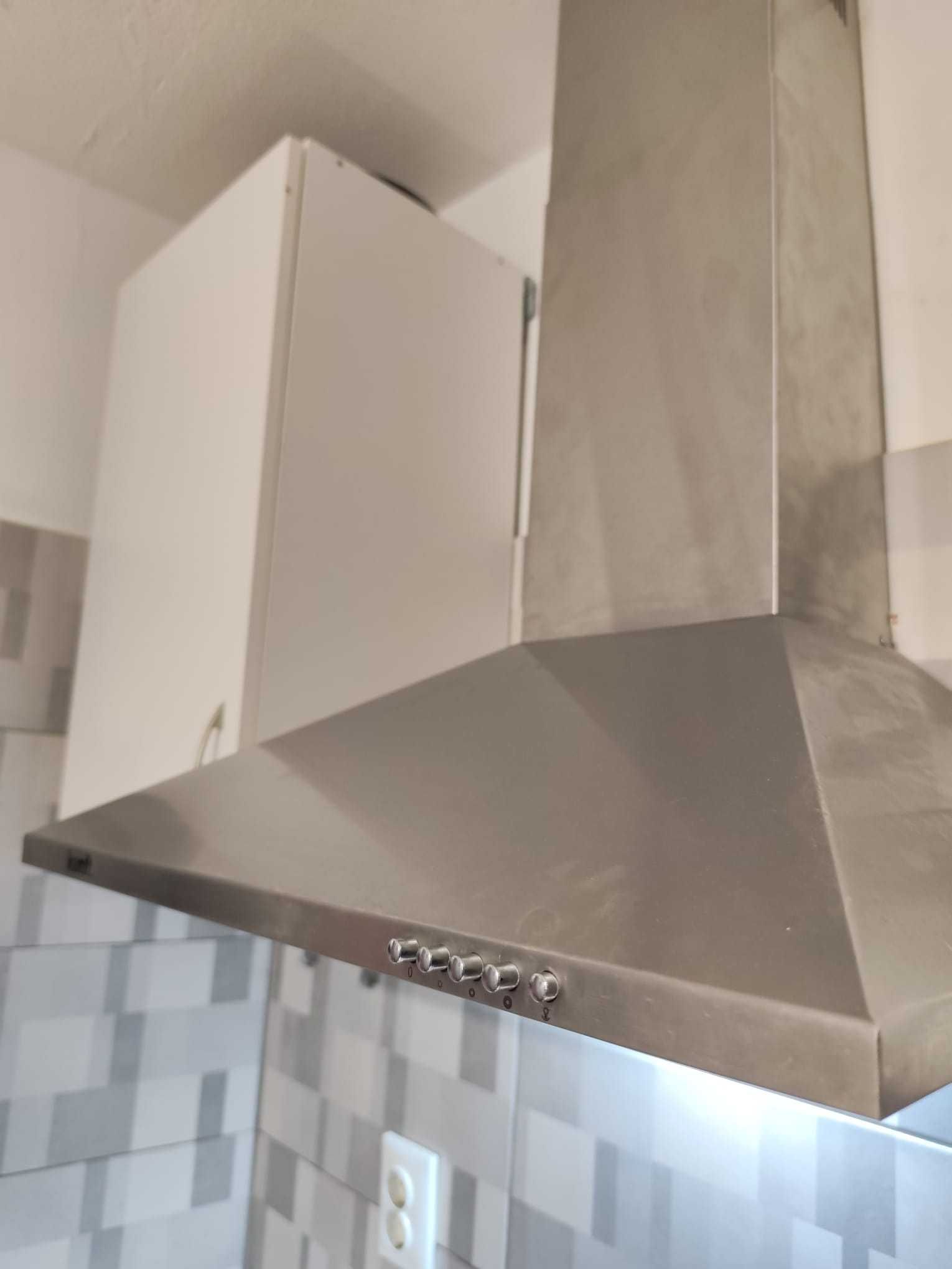 Cozinha a bom preço em excelente estado Equipada