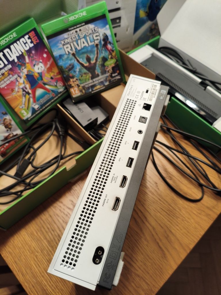 Zestaw Xbox One S + pad + Kinect + gry