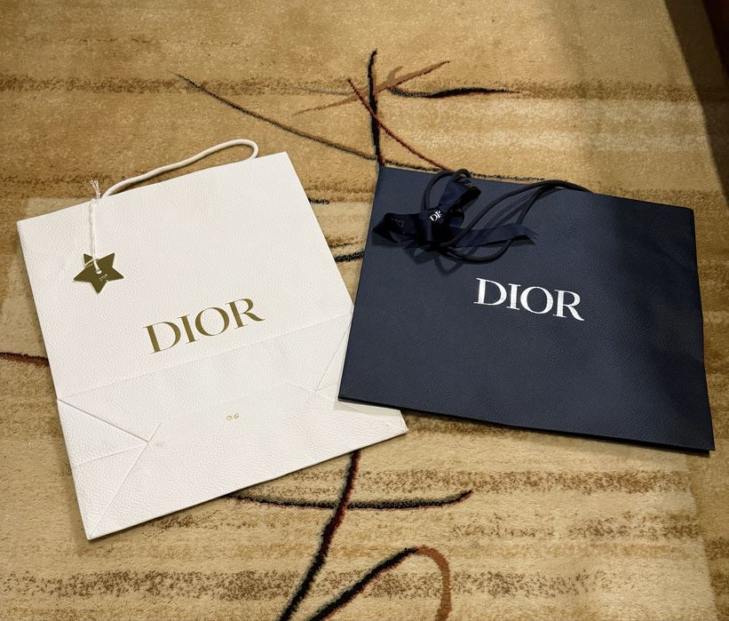 Брендові пакети, коробки, пакування, пильники.