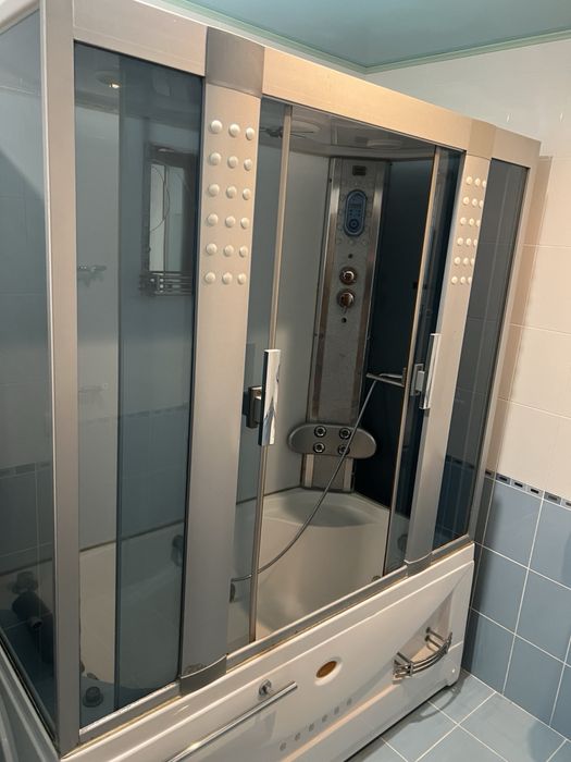 Душова кабіна ванна