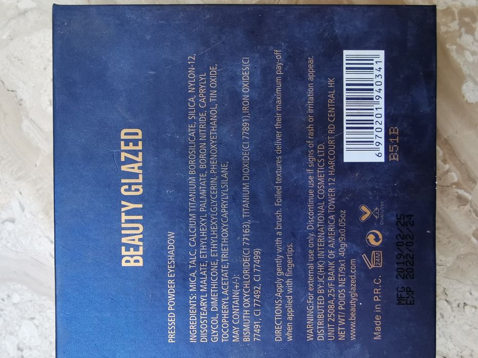 Zestaw cieni do powiek.