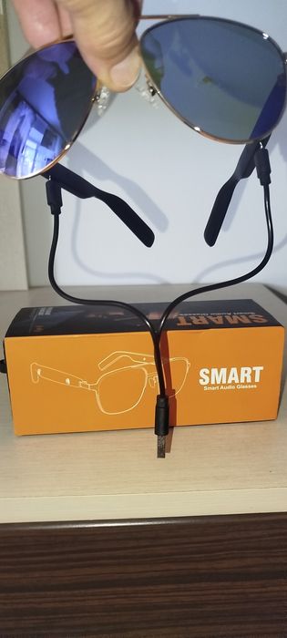 Смарт-аудіо окуляри.