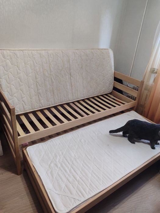 Ліжко двоспальне з натурального дерева