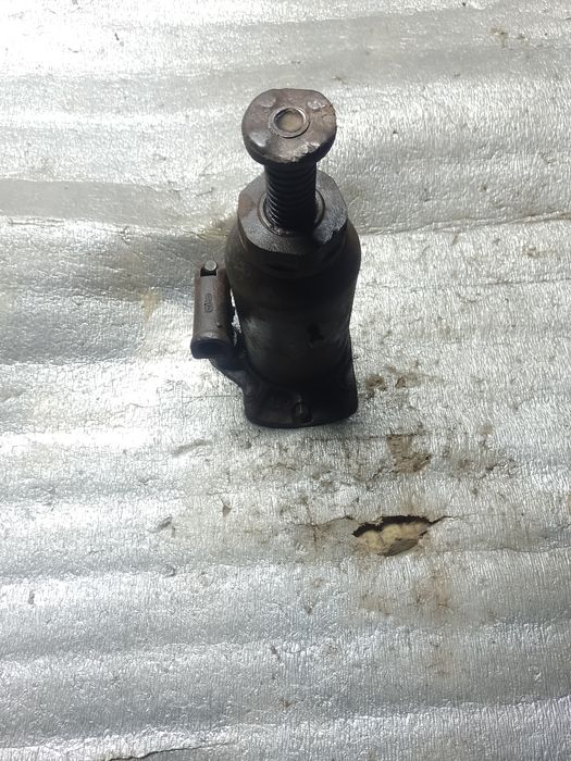 Домкрат гідравлічний 12 тонн.