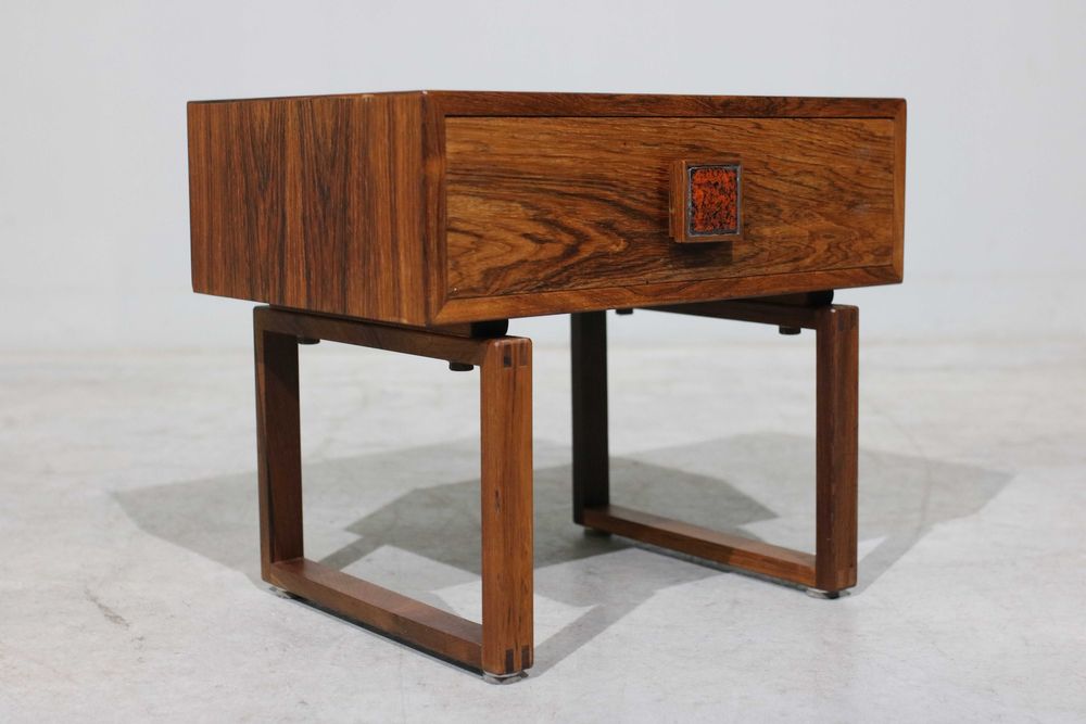 Mesinha de cabeceira em pau santo | Design Mid Century Modern