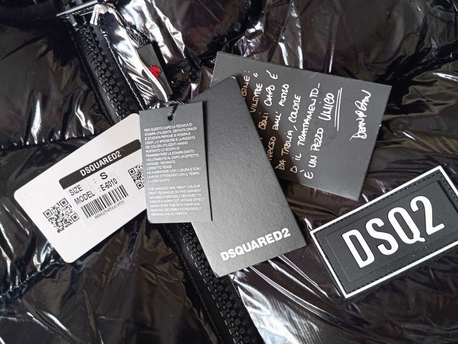 Kurtka puchowa Dsquared2 - regular fit, błyszcząca czarna rozmiar S