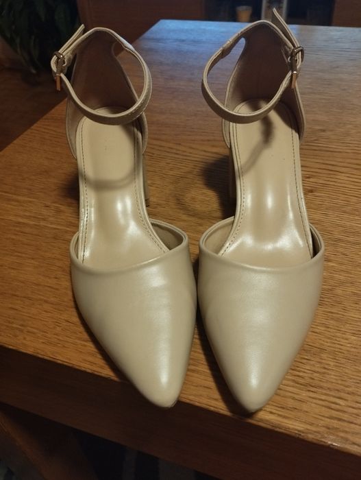 Buty ecru, użyte jeden raz