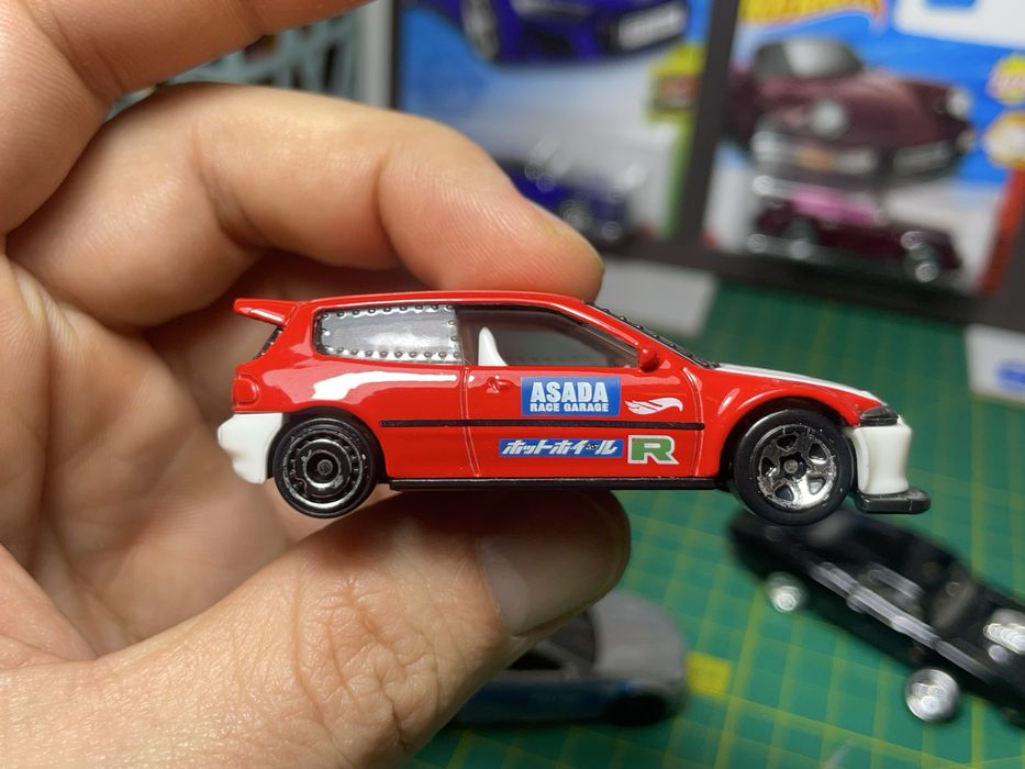Колекційні моделі Hot Wheels Matchbox Johnny Lightning в масштабі 1/64
