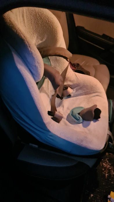 Дитяче автокрісло maxi cosi pearl з базою family-fix 
+чехол