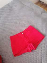 Krótkie spodenki H&M w kolorze czerwonym