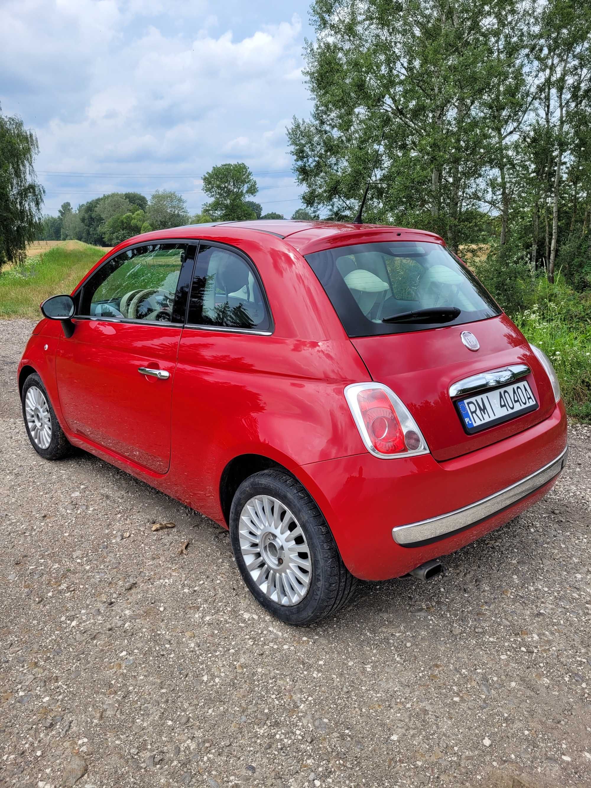 FIAT 500 z szyberdachem bogata wersja 2008 silnik 1.2 dokładam opony