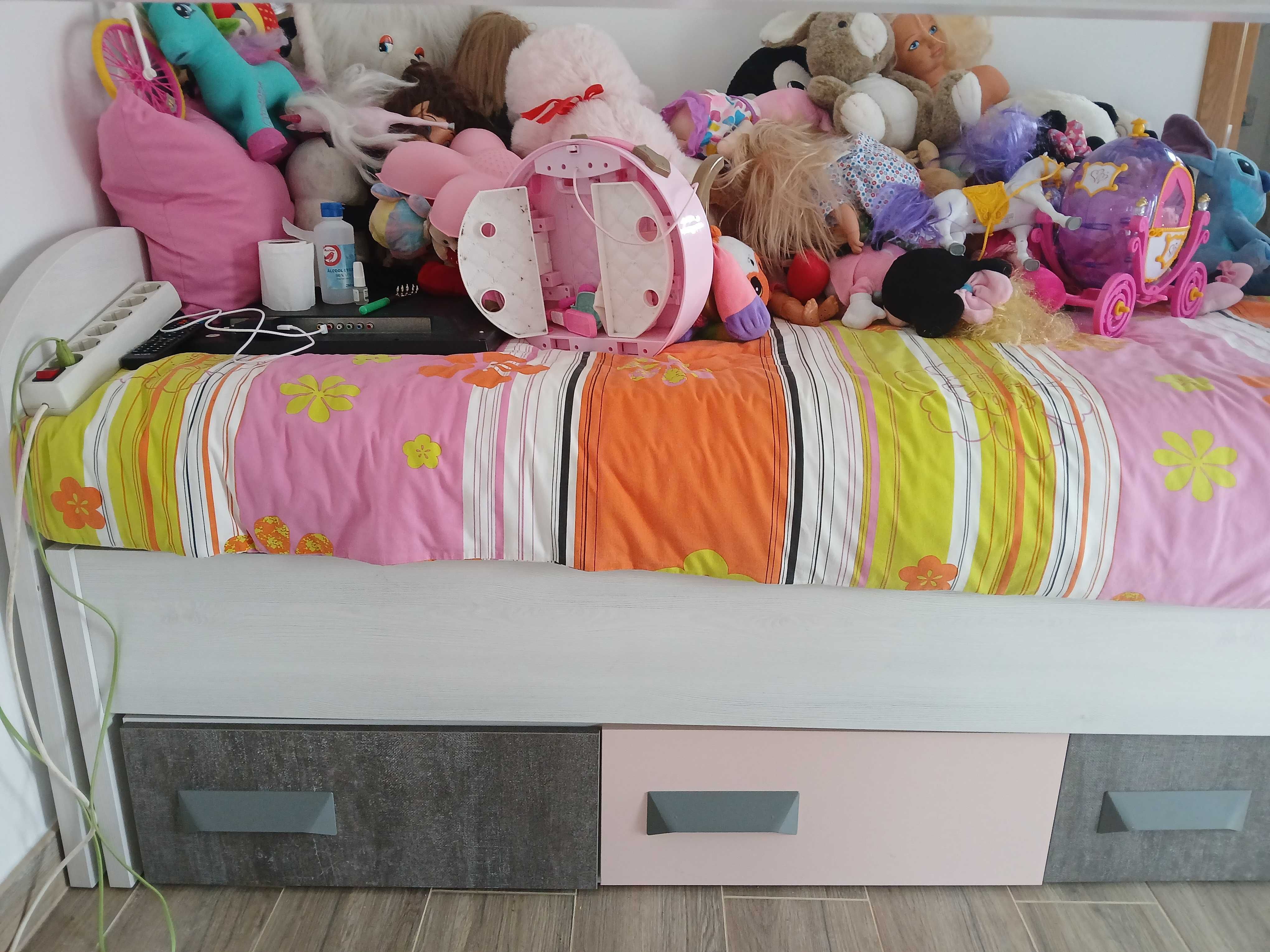 Cama de criança com gaveta de cama
