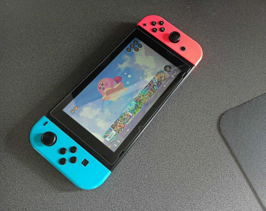 Nintendo Switch Desbloqueada + 2 Comandos Adicionais + Acessórios