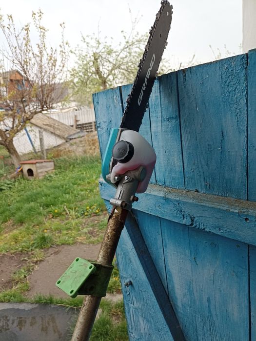 Насадка на мотокос,діаметр 28мм внутрі шліци діаметр 7мм.