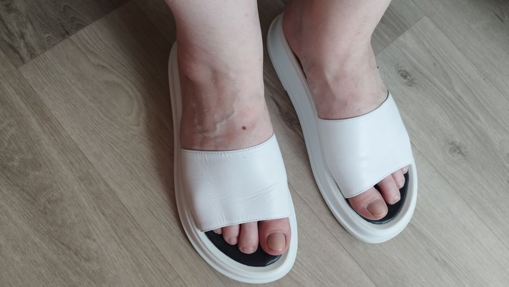 Шльопанці шкіряні