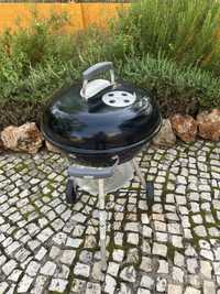 Barbecue grelhador a carval weber compact, nunca foi usado.