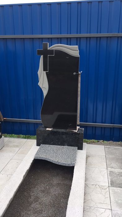 Пам‘ятники в наявності та під замовлення