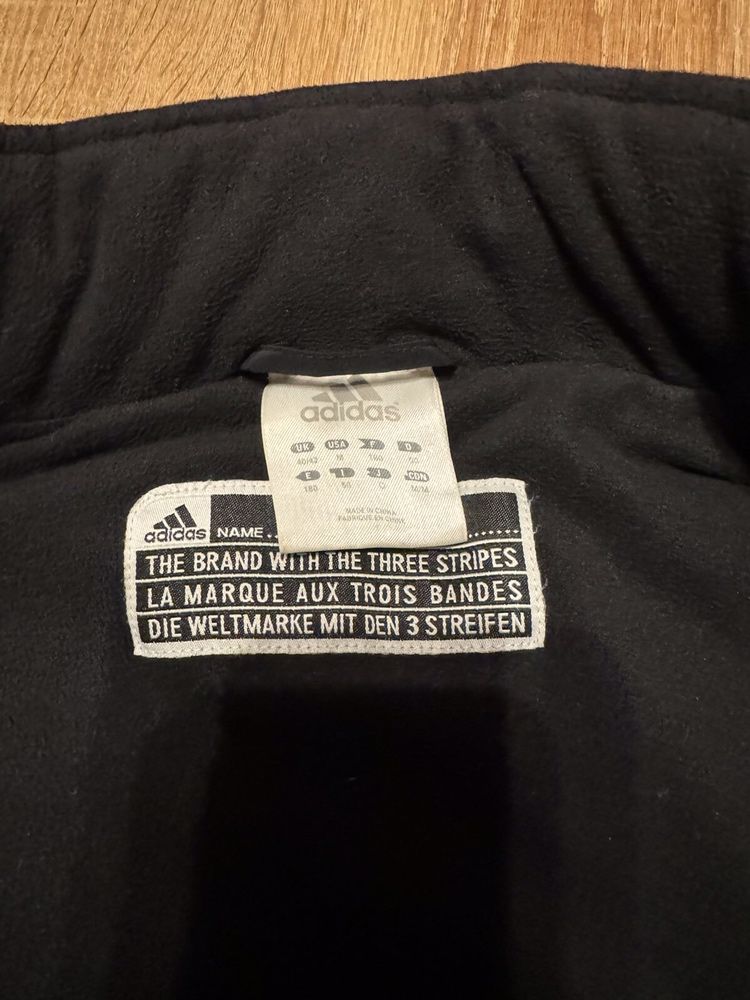 Куртка adidas розмірМ. Оригінал.