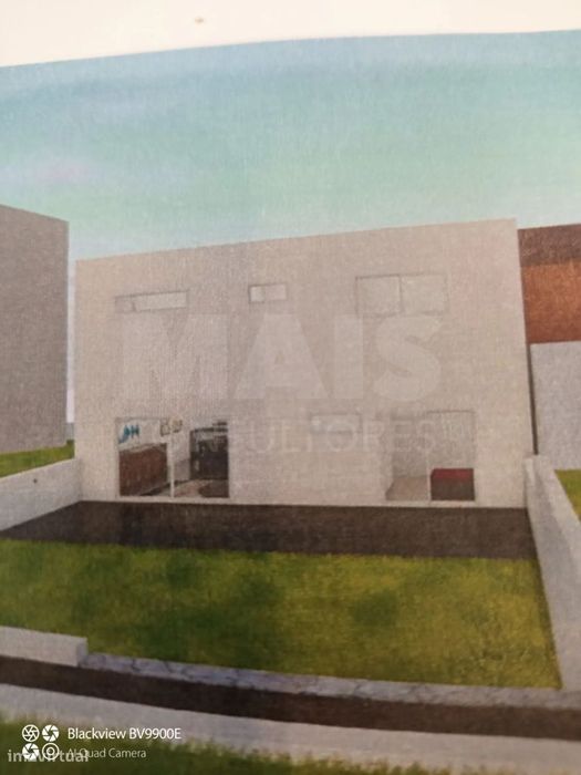 Terreno Urbano em Casal de Cambra com 256m2