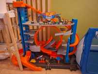 HOT WHEELS zestaw mega garaż rekin