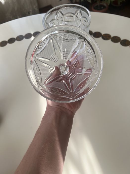 Чехословакия , хрустальная ваза с крышкой