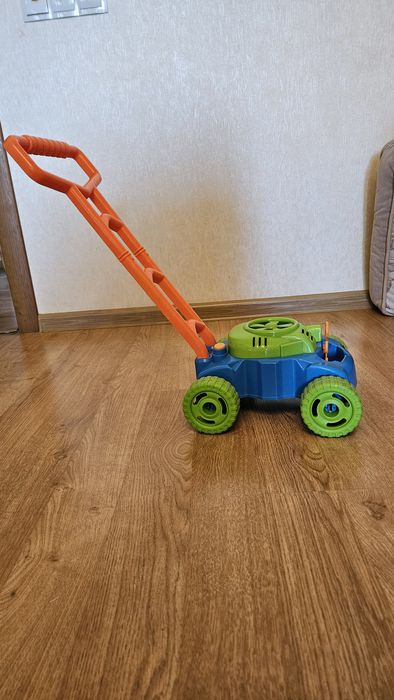 Машинка-толокар, мыльные пузыри