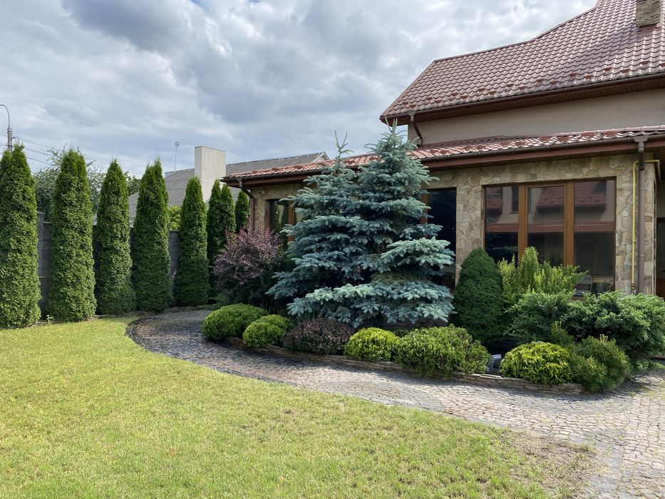 Будинок в районі «Новий двір» 10 соток. Зручна локація.