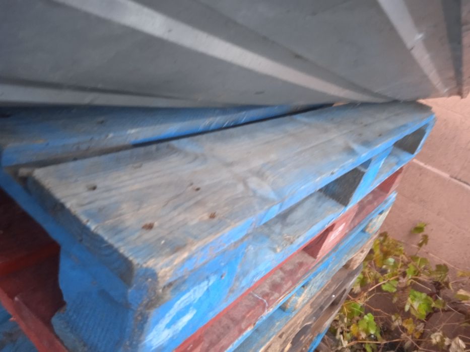 Продам поддоны б/у в хорошем состоянии.