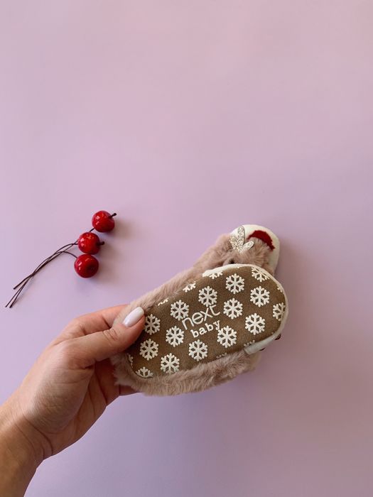 Плюшеві пінетки від Next