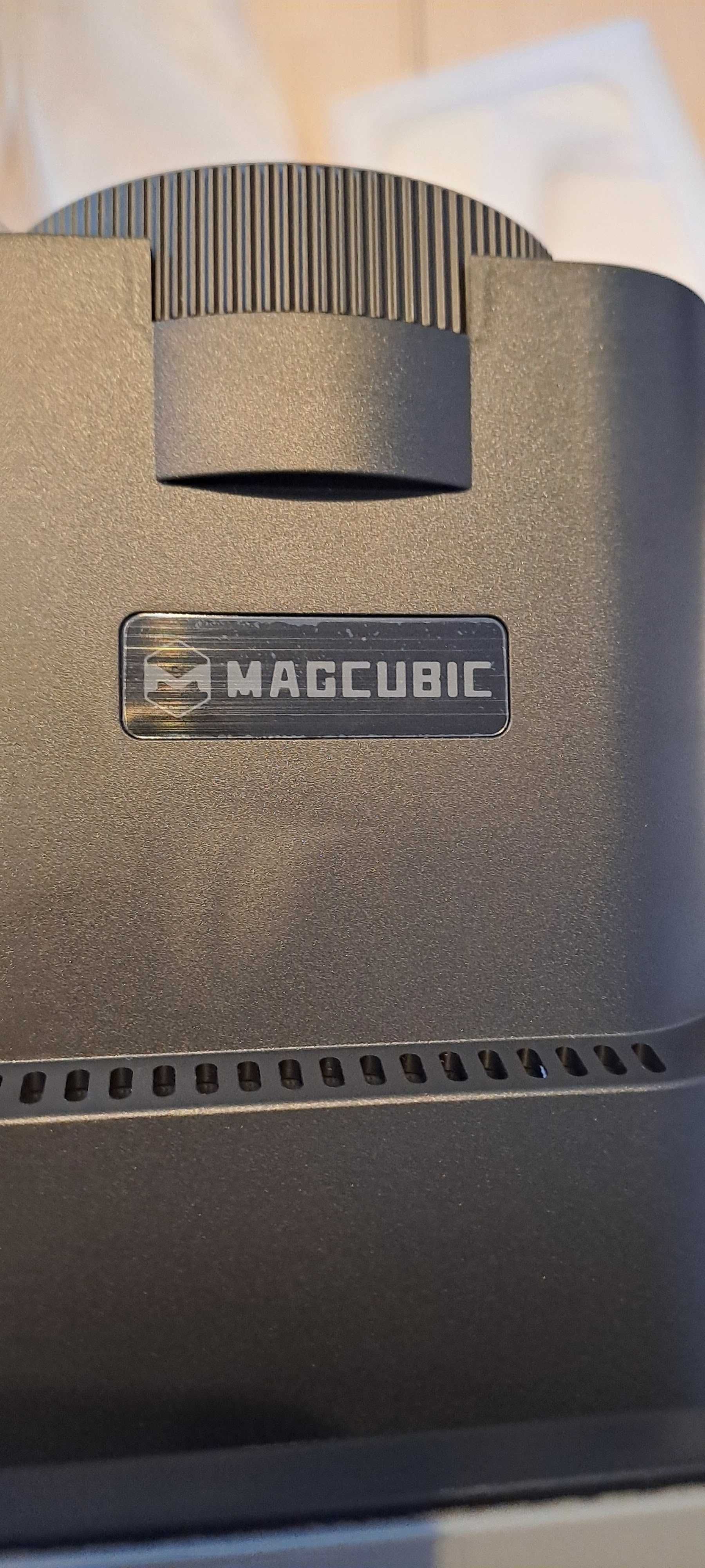 Проектор HY320 FullHD MagCubic.